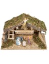 Cabaña con pesebre y escalera lateral completa con estatuas