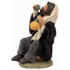 Hombre sentado bebiendo serie 12 cm para belén Mondo Presepi 2