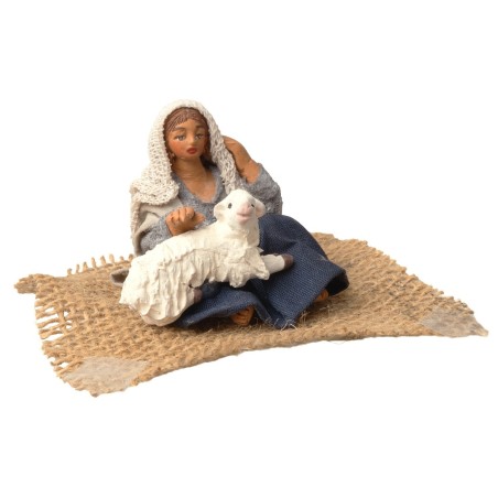 Mujer sentada con cordero serie 10 cm