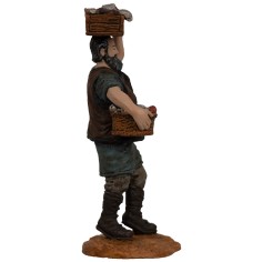 Fishmonger with boxes 10 cm Oliver 2