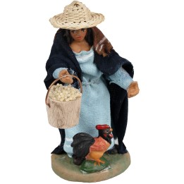 Donna con secchio di semi e gallina per presepe 10 cm