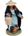 Donna con secchio di semi e gallina per presepe 10 cm