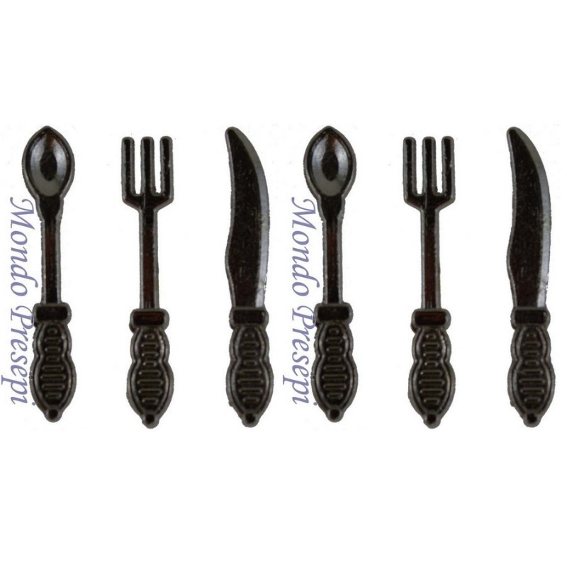 2 Sets of cutlery, 2,5 cm.