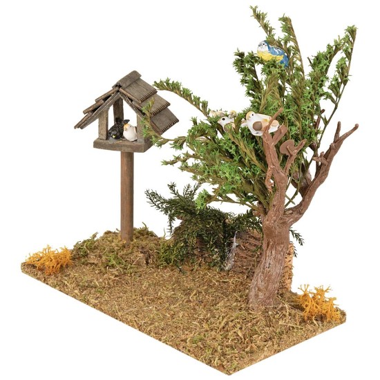 Pradera con casita y árbol con pájaros