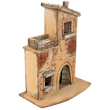 Neapolitan house with side staircase and entrance