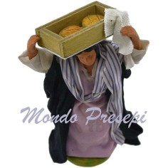Mujer con caja de pan cm 12 Lux Mundo Pesebres 2