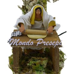 Mujer que extiende la masa cm 15 en movimiento cm 17x15x15 h. 2