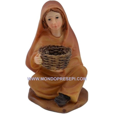 9 Cm seated Woman with basket