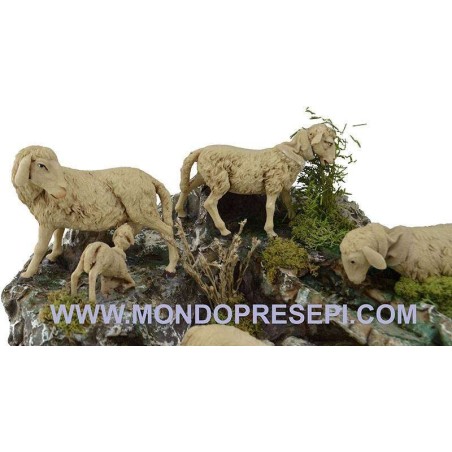 Grupo de ovejas en movimiento con arroyo Mundo Pesebres