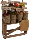 Puesto con sacos de frutas y verduras cm 10x4,5x14 h.